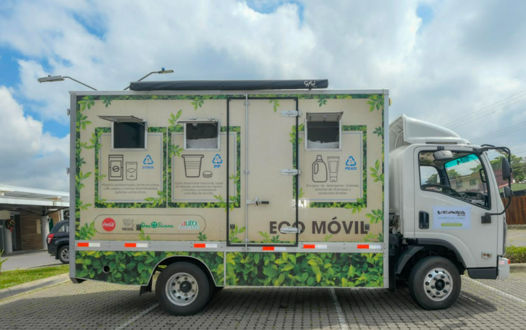 Iniciativa EcoMóvil transforma el reciclaje en Costa Rica ¡EcoMóvil celebra su quinto aniversario con el estreno de su vehículo eléctrico!